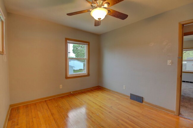 Building Photo - Remodeled 3 Bedroom Home