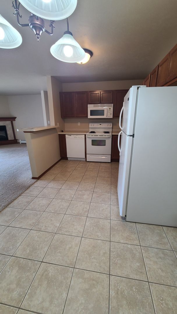 Building Photo - 1 Bed, 1 Bath 890 Sq Ft