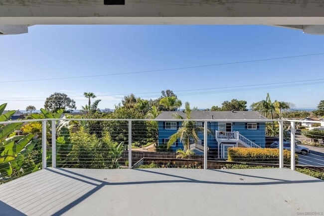 Building Photo - 1305 Blue Sky Dr