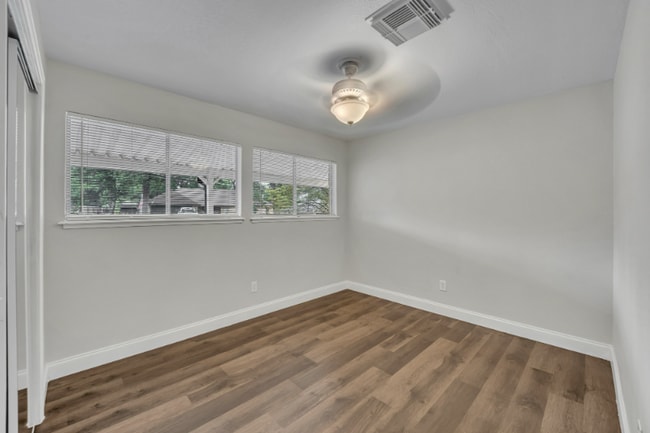 Building Photo - 429 James Dr