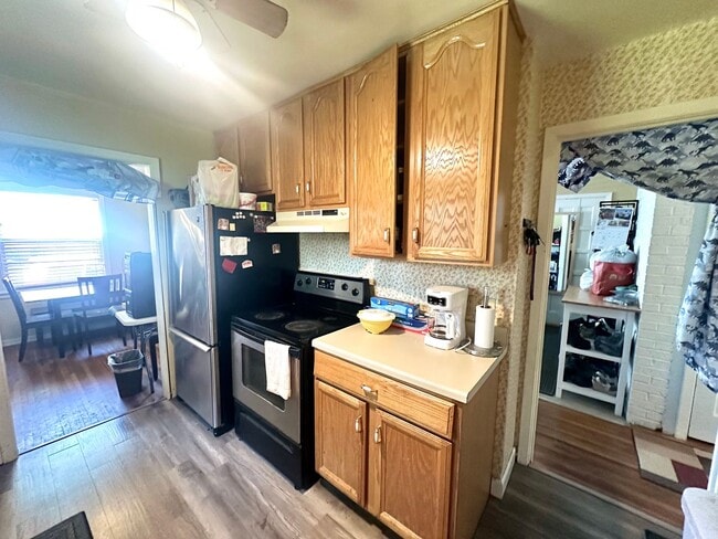 Building Photo - Charming 3 Bedroom Home in Heart if Maplew...