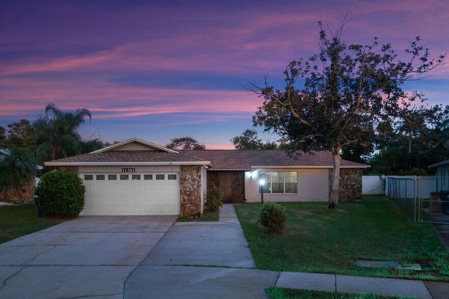 Building Photo - 11201 110th Way N