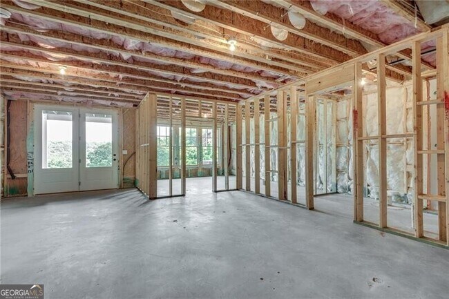 Building Photo - 425 Maplewood Dr