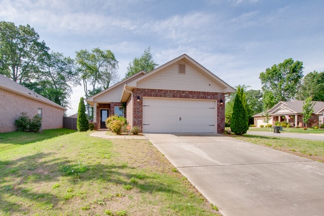 Building Photo - 150 Shrewsberry Dr