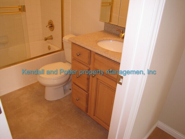 Building Photo - 302/303