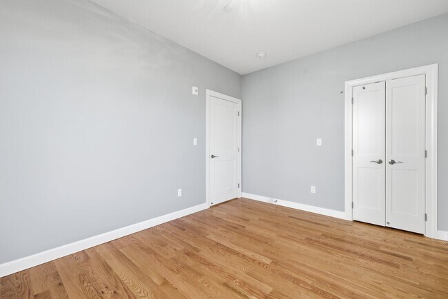 Building Photo - 19 Simon St