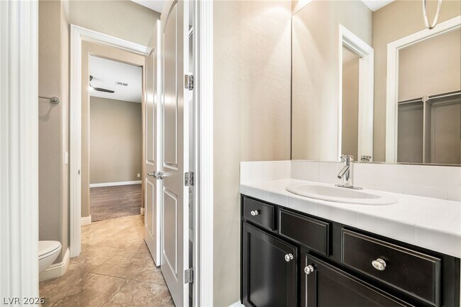 Building Photo - 2501 Luberon Dr