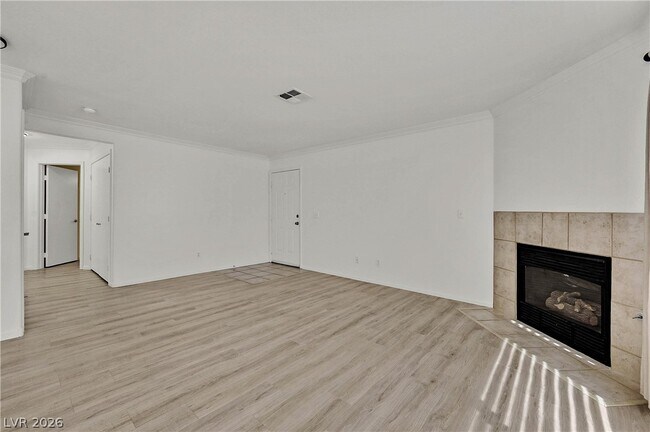 Building Photo - 350 S Durango Dr