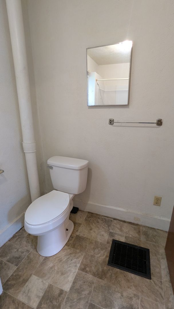 Building Photo - Charming two-bedroom, one-bath house in Canton