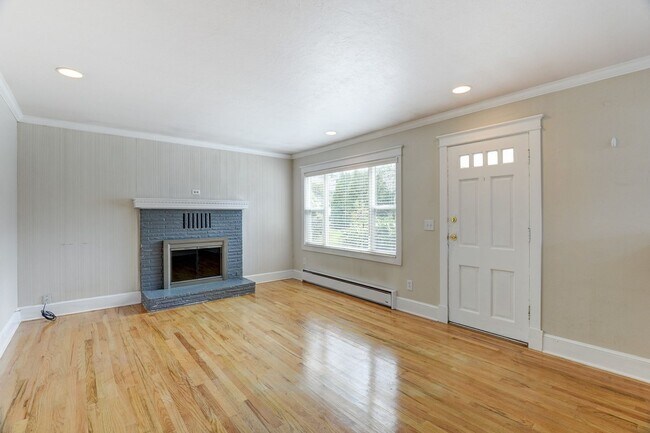 Building Photo - Charming Home in Sought-After Lower Kennydale