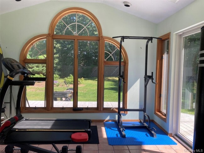 Building Photo - 5 Carry Ct