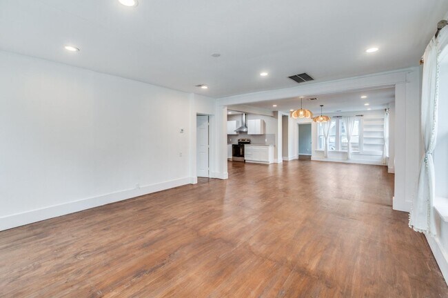 Building Photo - 1218 Ranier St
