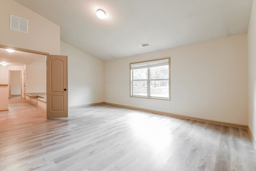 Building Photo - 2080 Raegan Way