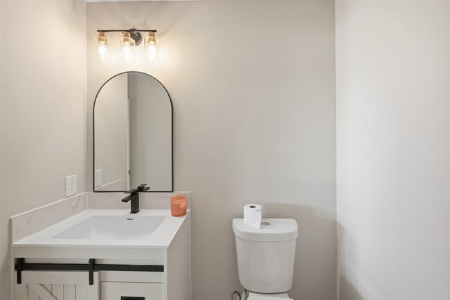 Building Photo - 10922 Woodwind Shadows Dr