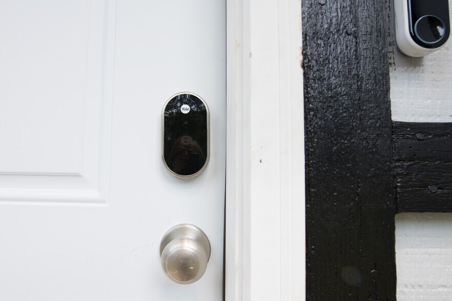 Building Photo - 11 Carriage Lane