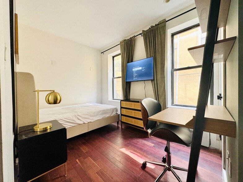 Primary Photo - Furnished room/NOT APARTMENT