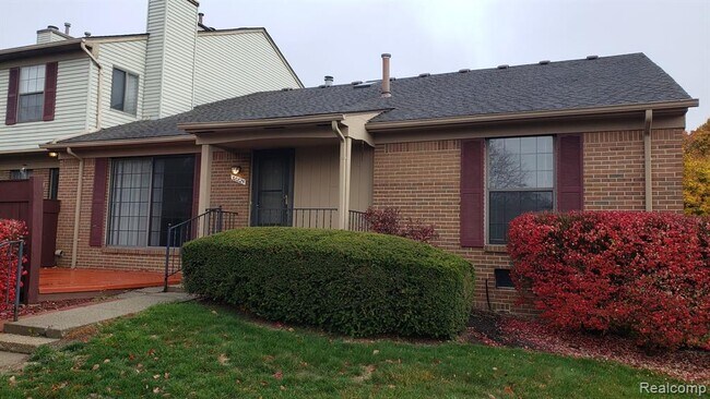38825 Country Cir - 38825 Country Cir Farmington Hills MI 48331 ...