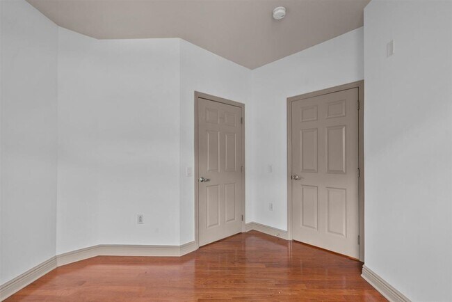 Building Photo - 7400 River Rd