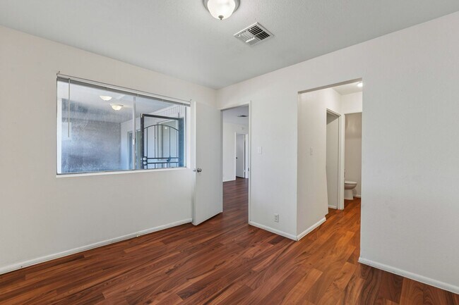 Building Photo - 9007 W Elm St