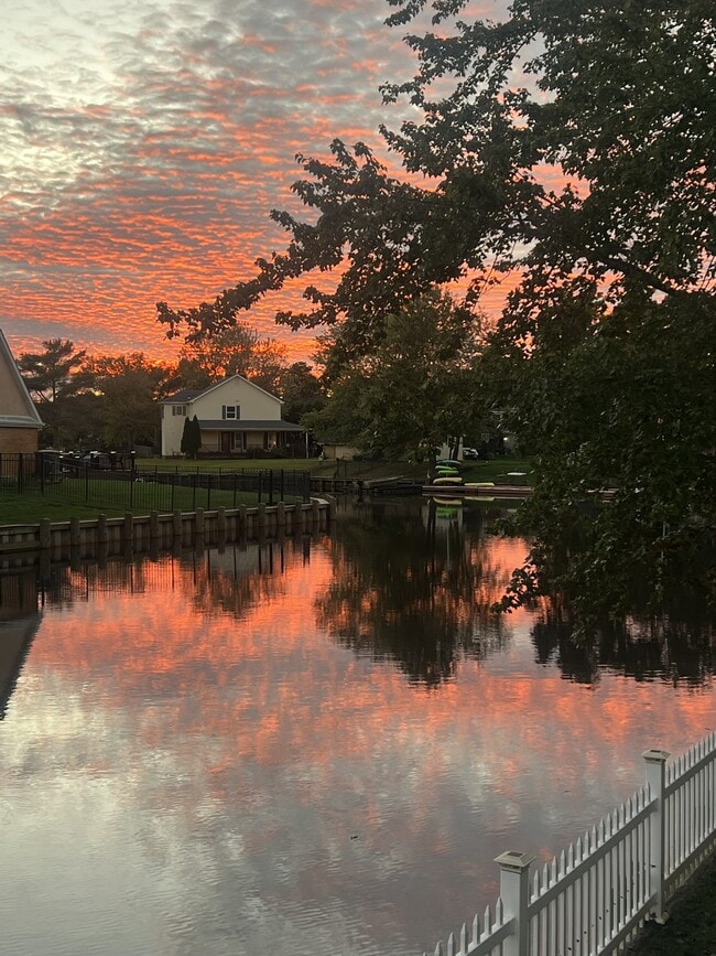 Building Photo - 5143 Venice Ave