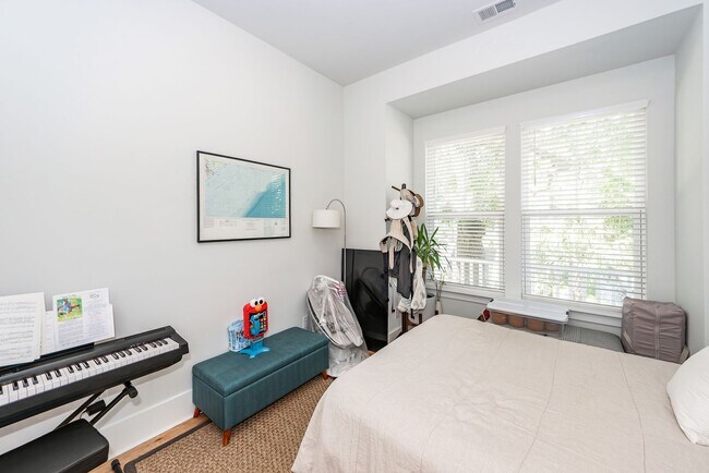 Building Photo - 3 Bedroom 3 Bath Single Family Home in Sab...