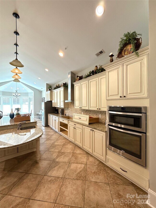 Building Photo - 14019 Thompson Rd