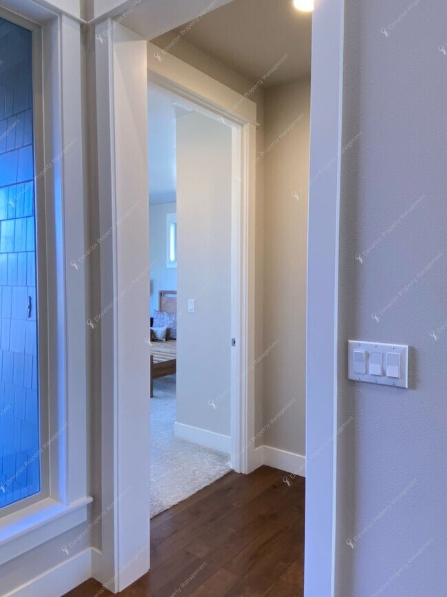 Building Photo - Luxury Single-Level 3BR - 3.5BA Living in Tetherow