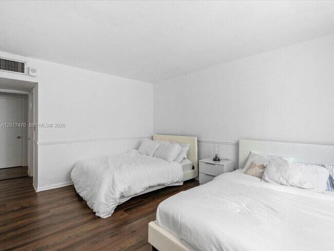Building Photo - 5005 Collins Ave
