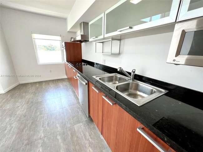 Building Photo - 1650 Brickell Ave