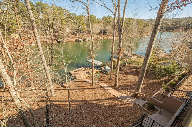 Building Photo - 117 Lakeview Cir