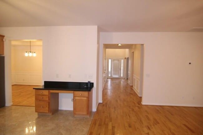 Building Photo - 700 Moonlight Way