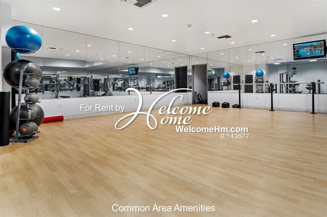 Building Photo - Downtown High-rise Montage AMAZING UPGRADES