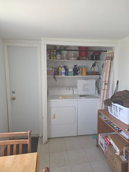 Building Photo - 4158 Tamiami Trl