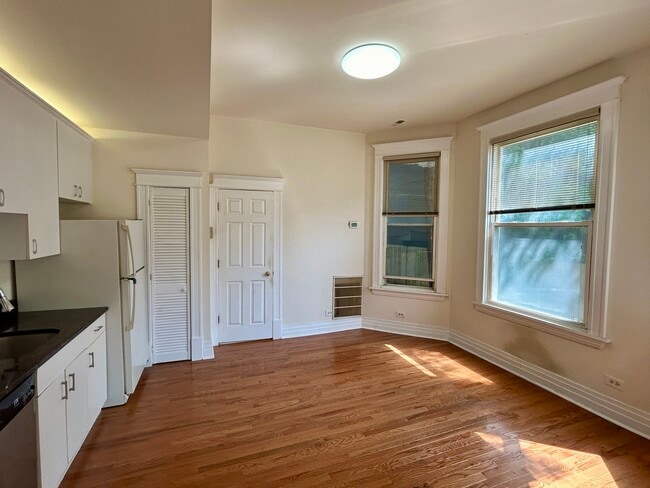 Building Photo - 4123 N Ashland Ave