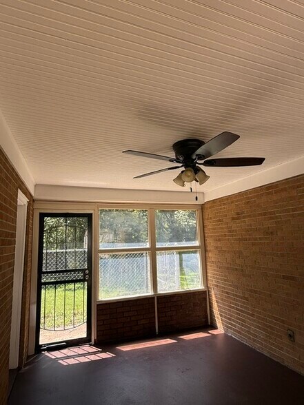 Sun room - 902 Coolidge Ave