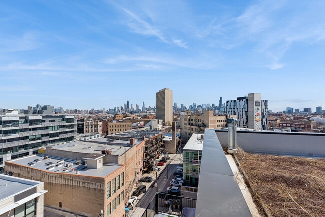 Building Photo - 1648 W Division St