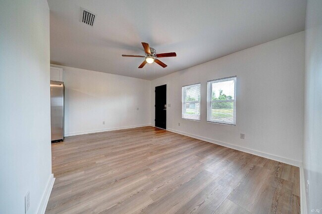 Building Photo - Freshly Renovated 2 Bed apartment in Lynn ...