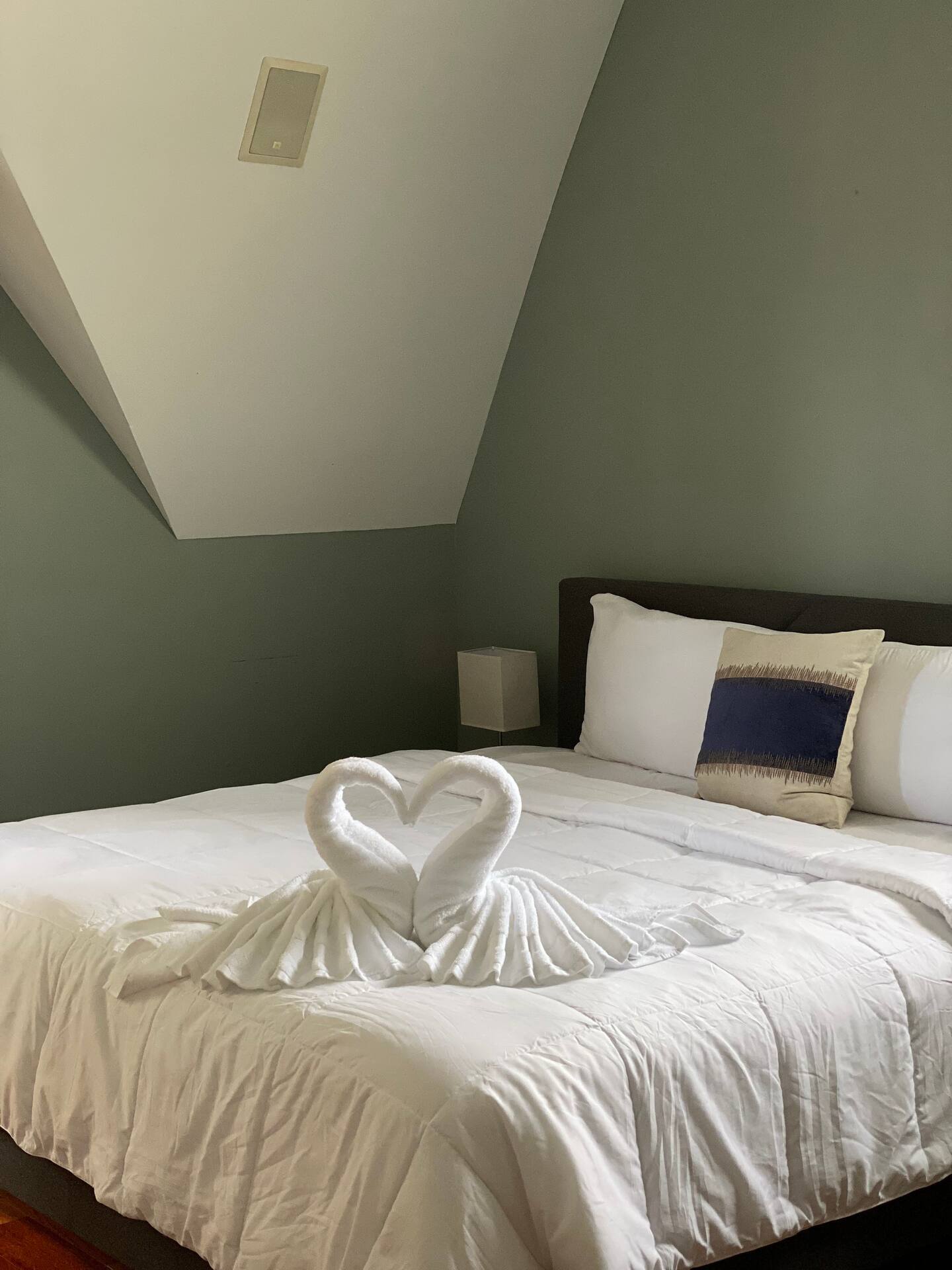 Building Photo - 419 E Oakwood Blvd