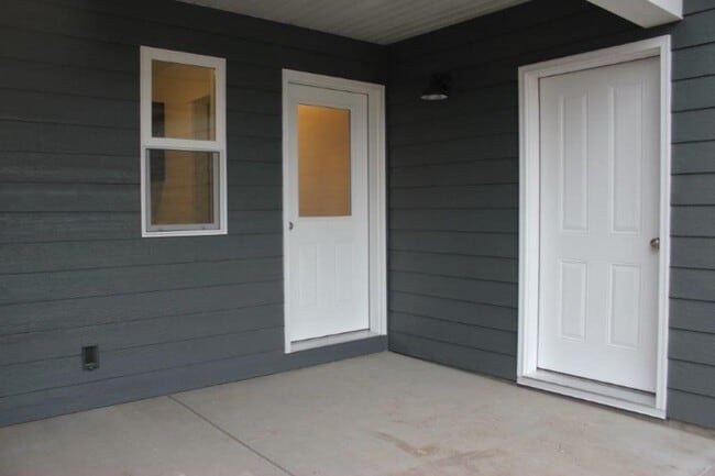 Building Photo - 710 N 12th St