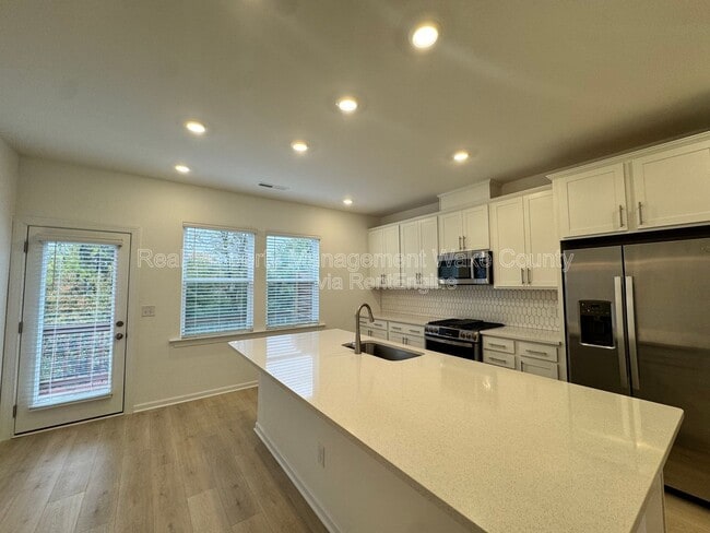 Building Photo - 416 Rowe Wy