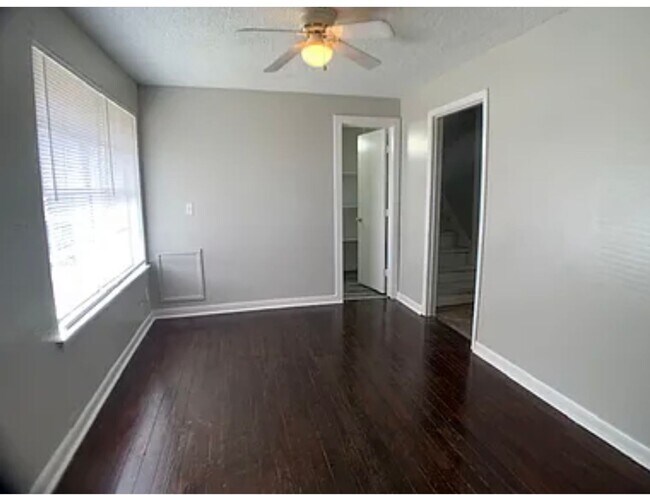 Building Photo - 4 bed 2 bath OKC