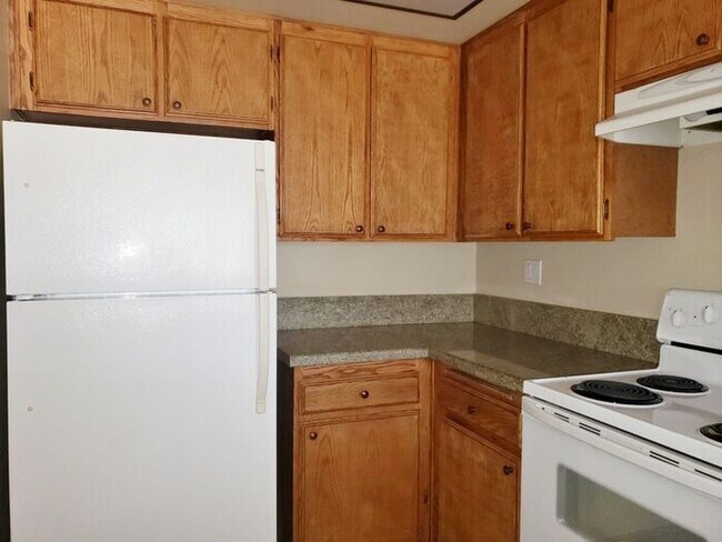 Building Photo - Great Townhome in a Quiet Community