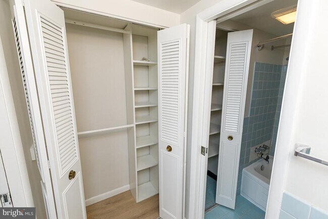 Building Photo - 1420 N St NW