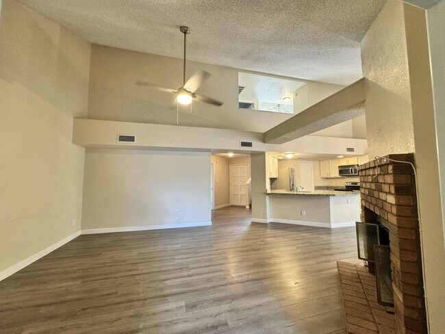 Building Photo - Great 3 bedroom 2 bath culdesac lot with f...