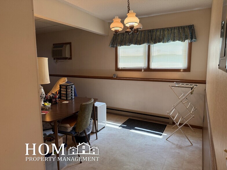 Building Photo - 1701 Pleasant View Dr