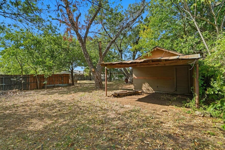 Building Photo - 1125 Pecan St