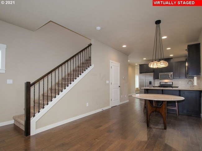 Building Photo - Gorgeous 3 Bed, 2.5 Bath Oasis!