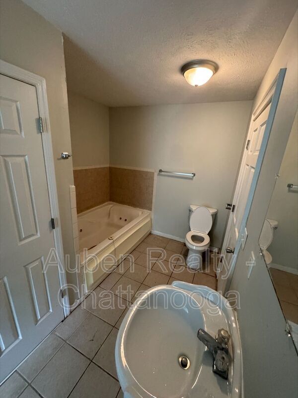 Building Photo - 4320 E 44th St Pl