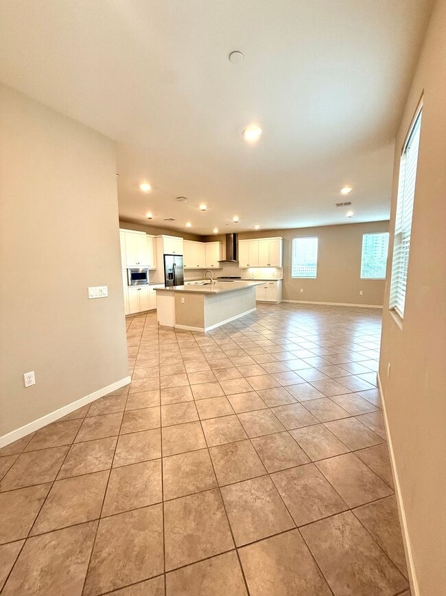 Building Photo - Newer 2 bedroom 2 bath luxury SMART HOME c...