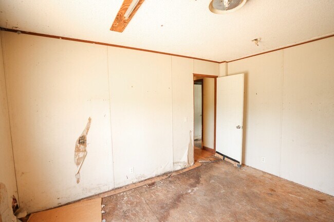 Building Photo - 120 Aker Holt Rd